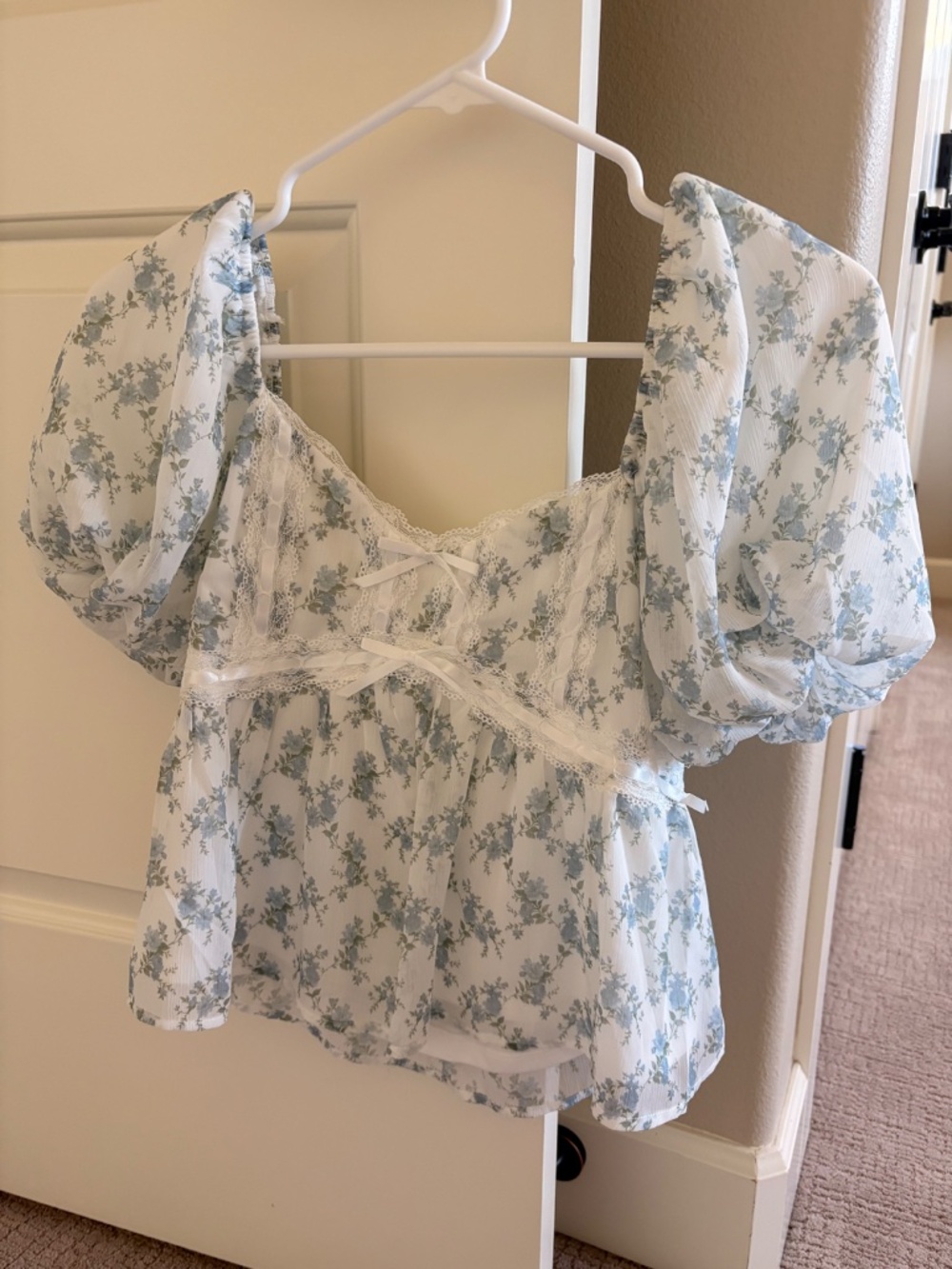 Altar'd State Alyssa Babydoll Floral Top Size: S